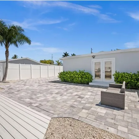 Charming 2Bd Waterfront Home In Naples